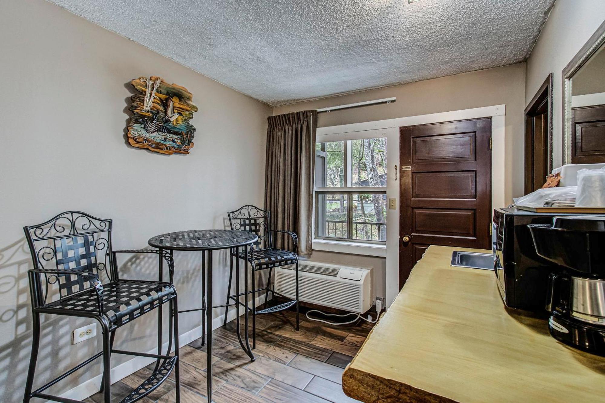 Brookside Lodge Гатлинбург Экстерьер фото