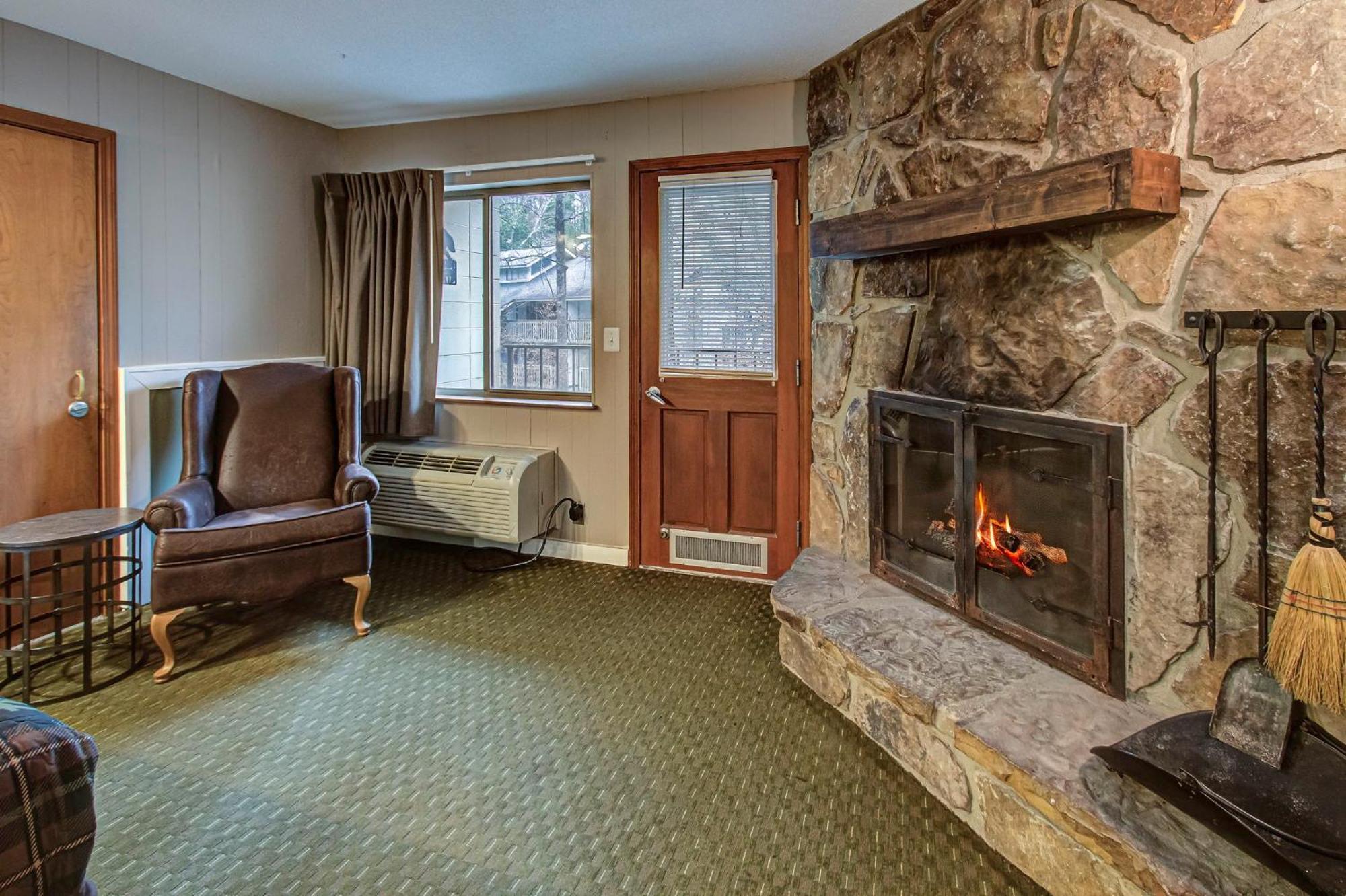 Brookside Lodge Гатлинбург Экстерьер фото