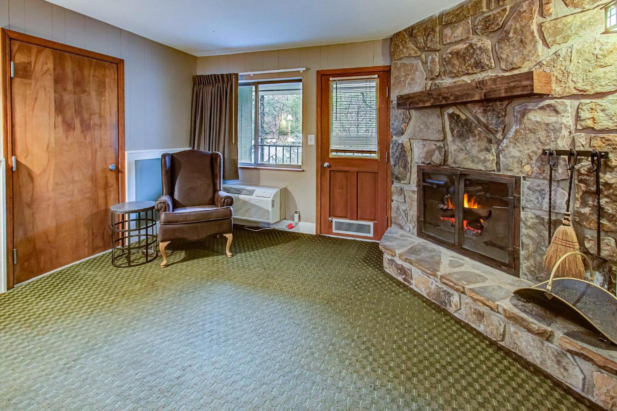 Brookside Lodge Гатлинбург Экстерьер фото
